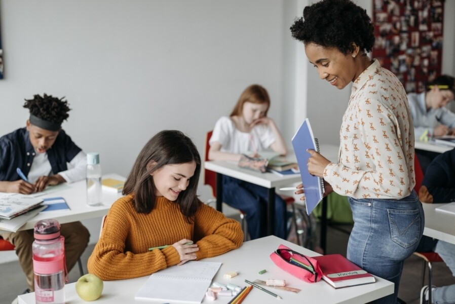 seguro-educacional-cresce-35-em-2020-e-e-um-dos-caminhos-para-mitigar-a-evasao-escolar-no-pais