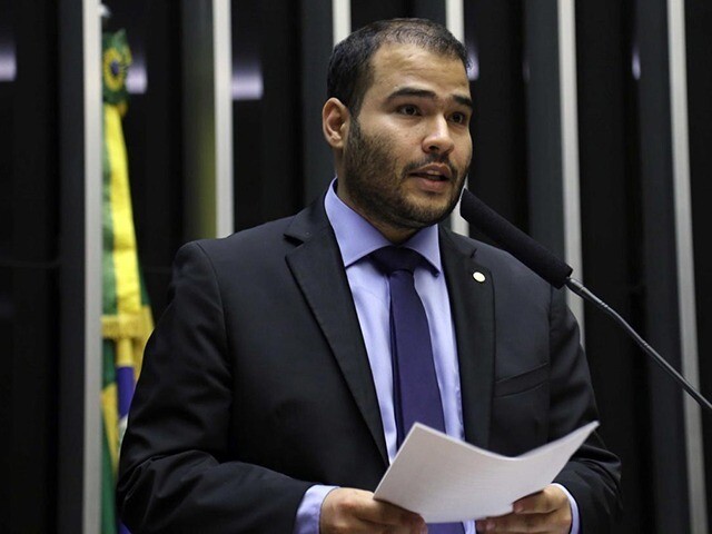 avanca-projeto-que-revoga-dispositivos-da-resolucao-382-que-obriga-corretor-divulgar-comissao