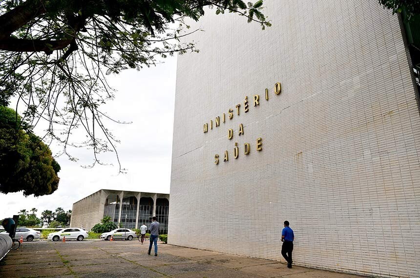 governo-contrata-seguro-milionario-para-cobrir-eventos-relacionados-a-vacinas-contra-covid