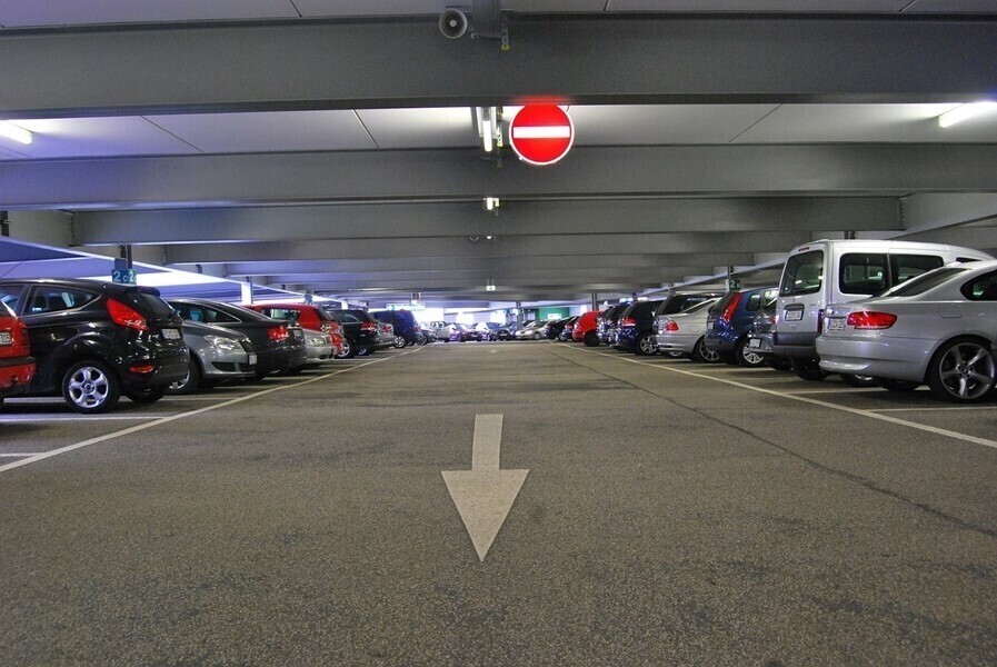 projeto-obriga-estacionamentos-comerciais-a-contratarem-seguros