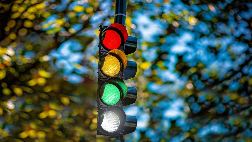 semaforo-de-quatro-cores-inovacao-que-pode-impactar-no-transito-e-no-seguro