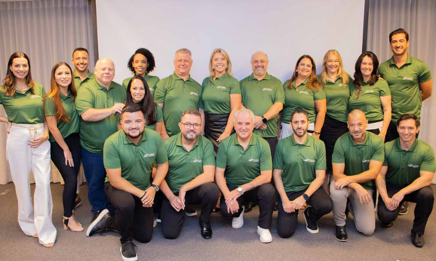 dra-laura-vianna-completa-dez-mandatos-como-diretora-juridica-do-cvg-rs