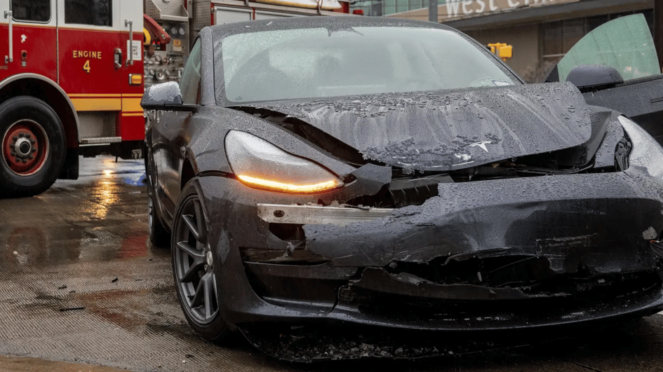 bateu-e-deu-perda-total-entenda-o-que-muda-no-seguro-de-carros-eletricos