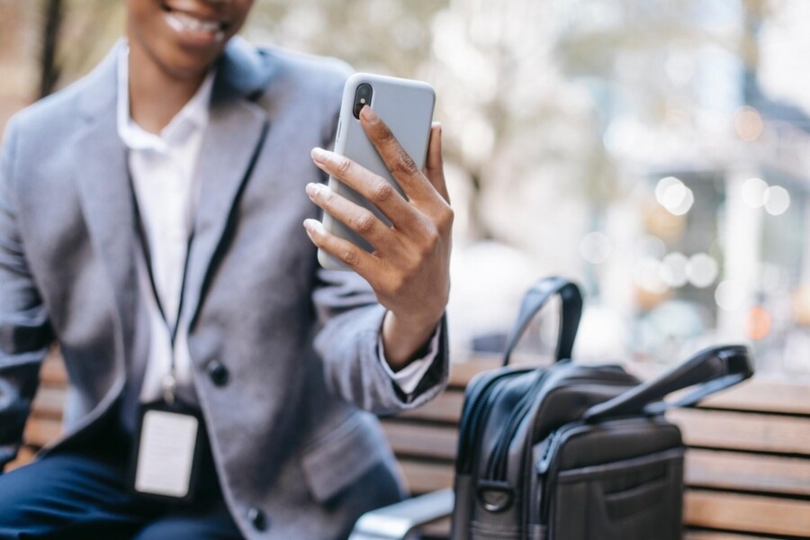 akad-inova-o-mercado-de-seguros-com-chatgpt-corretores-obtem-respostas-instantaneas-via-whatsapp