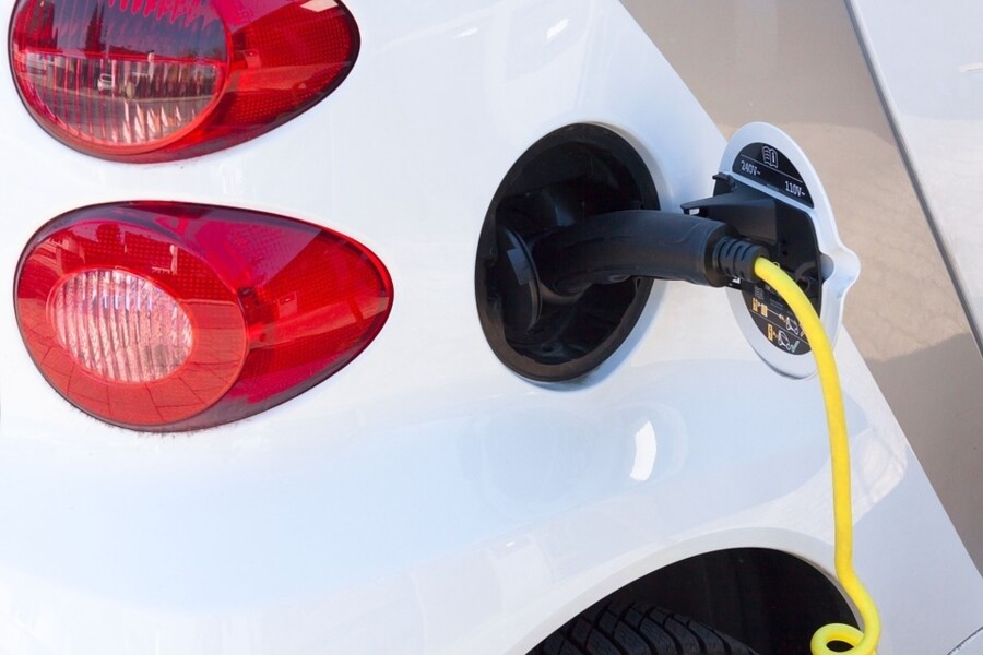 pioneira-no-seguro-para-carros-eletricos-e-hibridos-zurich-relanca-produto-com-aumento-na-aceitacao-e-diferenciais