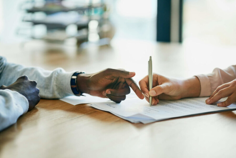 tres-dicas-antes-de-assinar-um-contrato-de-seguros