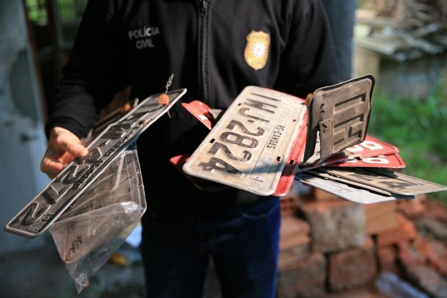 esquema-que-simulava-roubos-de-carros-de-luxo-para-aplicar-golpes-em-seguradoras-e-alvo-de-operacao-no-rs