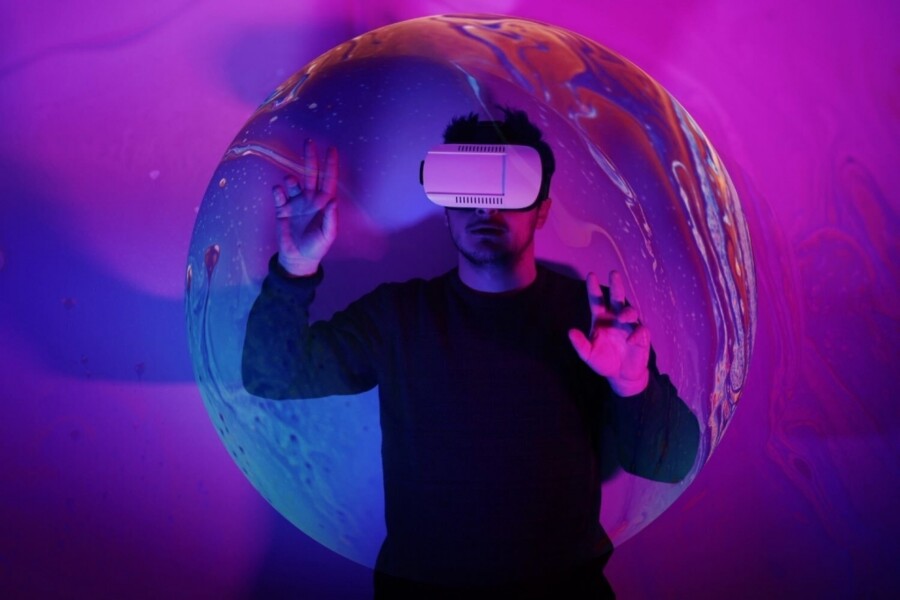 seguradoras-se-preparam-para-cenario-black-mirror-em-2032