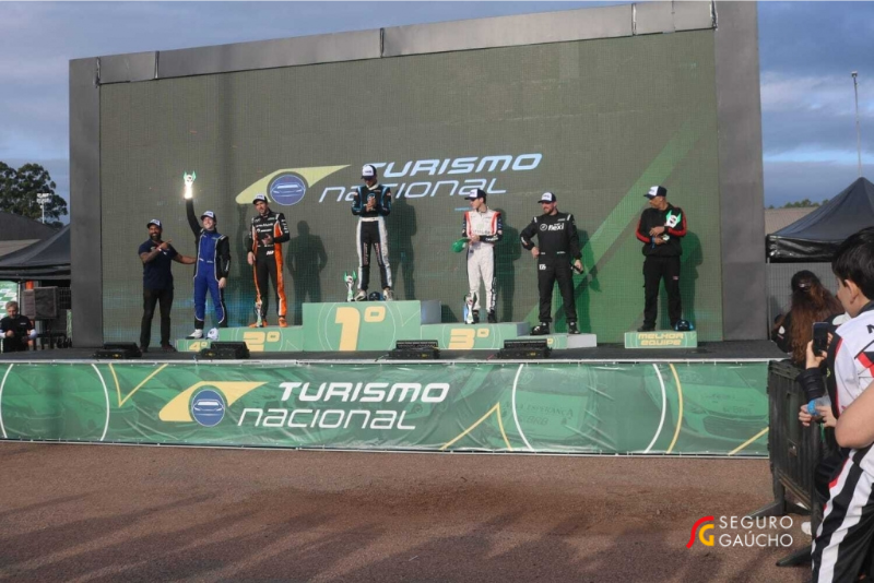 piloto-victor-manzini-destaca-importancia-da-direcao-defensiva-em-acao-especial-durante-a-semana-nacional-do-transito