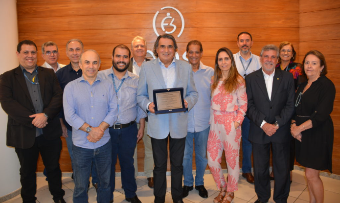 ens-presta-homenagem-a-robert-bittar