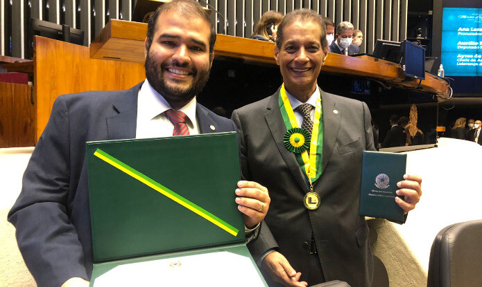 fenacor-recebe-mais-importante-honraria-da-camara